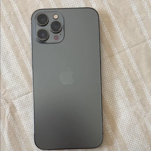 IPhone 12 ProMax - Picture 2 of 6